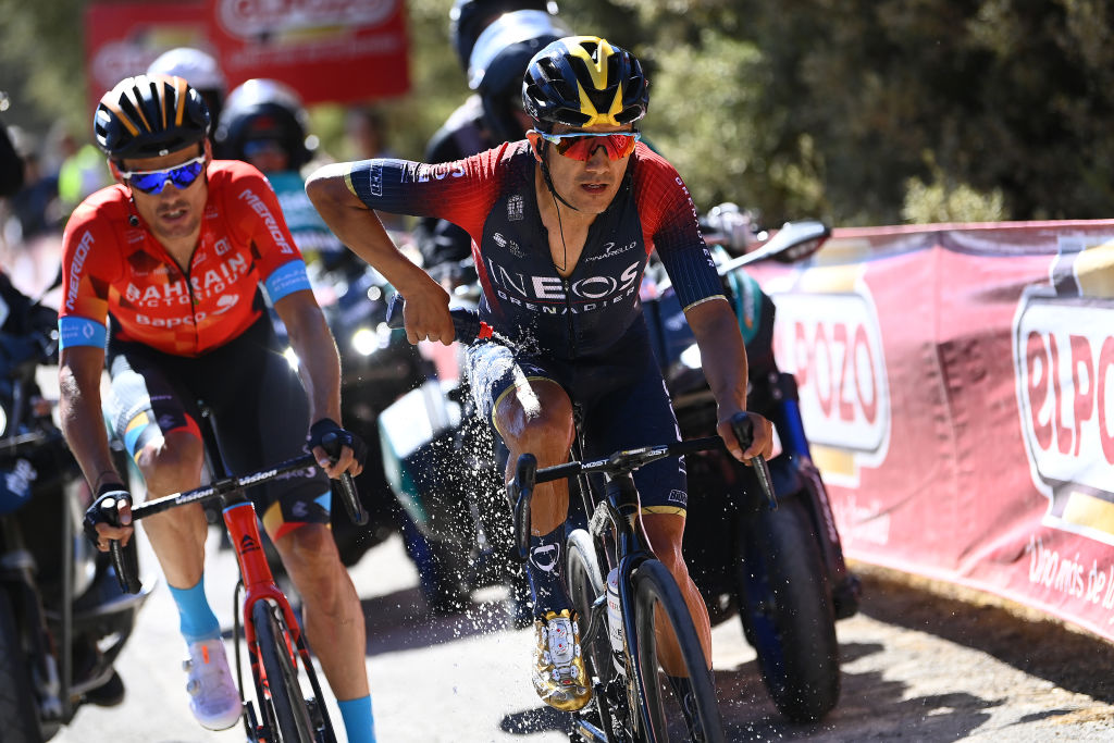SIERRA DE LA PANDERA SPAIN SEPTEMBER 03 Richard Carapaz of Ecuador and Team INEOS Grenadiers cools off competing in the breakaway during the 77th Tour of Spain 2022 Stage 14 a 1603km stage from Montoro to Sierra de La Pandera 1815m LaVuelta22 WorldTour on September 03 2022 in Sierra de La Pandera Spain Photo by Tim de WaeleGetty Images