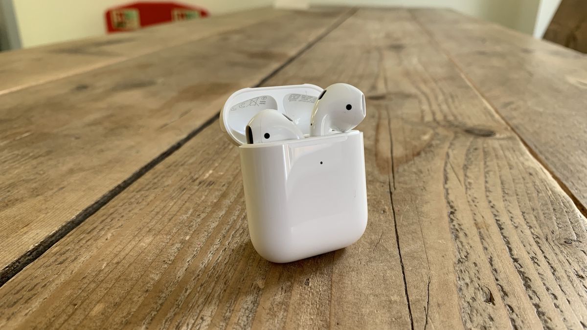 Apple AirPods 2019