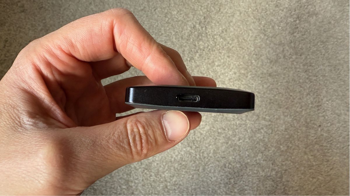 The Crucial X9 Pro's single port.
