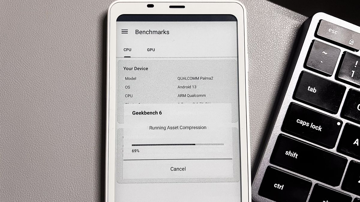A benchmarking application running on the Onyx Boox Palma 2