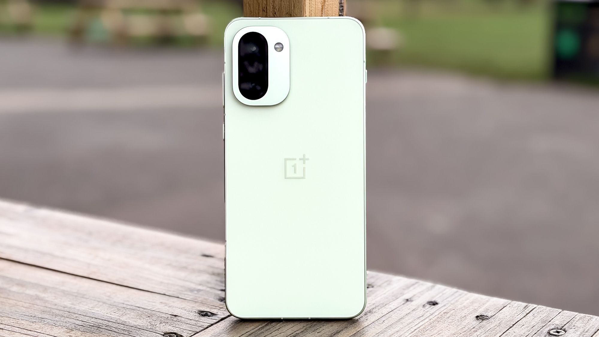 امسال هیچ تلفنی به اندازه OnePlus 15R من را ناامید نکرده است – دلیل آن این است