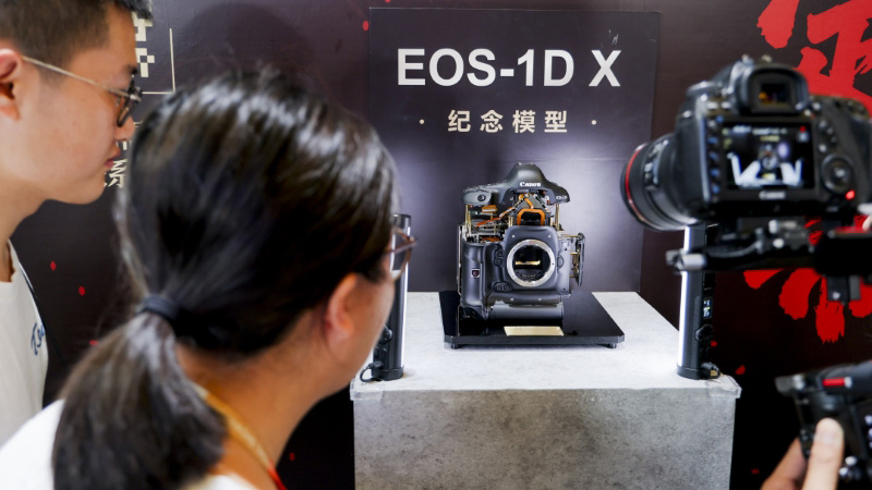 A teardown sculpture of the Canon EOS 1D-X at a photography show
