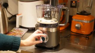 Testing food processors, using the emulsifying disk