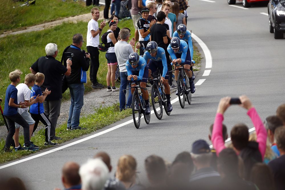 Fans line the route of the 2018 team time trial world championships course