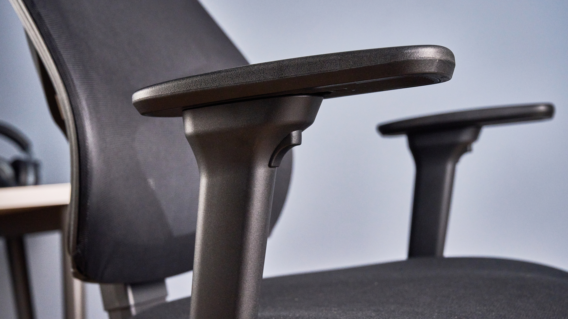 Boulies OP180 home office chair photographed in front of a desk