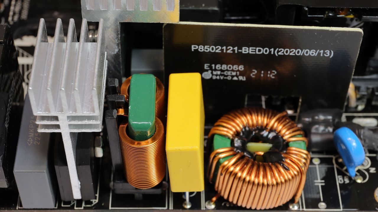 Gigabyte UD750GM