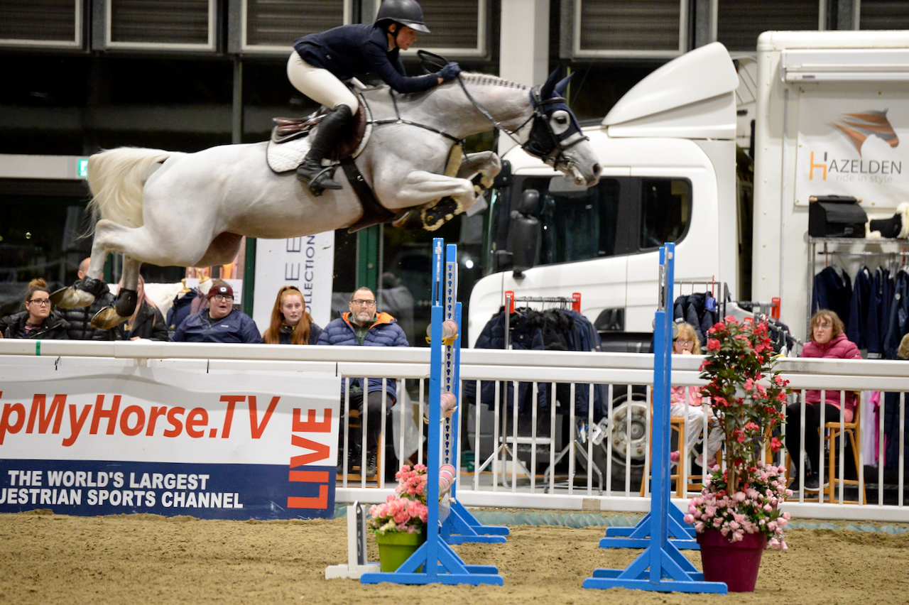 Nicole Lockhead Anderson takes a last-fence flyer to win the Voltaire Design Under-25 British Championship qualifier