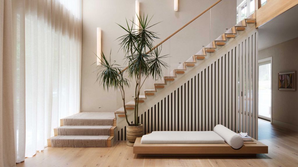 Designers say This is the Perfect Color to Paint a Staircase | Livingetc
