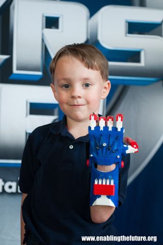 Captain America fan with prosthetic