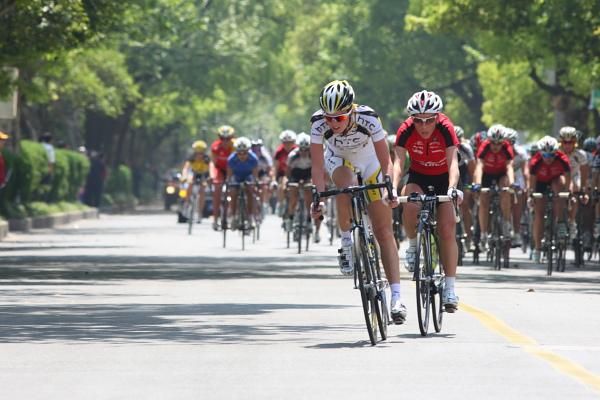 Adrie Visser (HTC - Columbia Women) and Trixi Worrack (Noris Cycling) leads the bunch up a tree-lined street in downtown Chongming