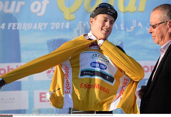 Niki Terpstra puts on the yellow jersey