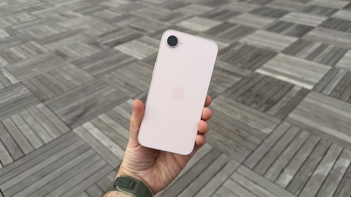 Apple iPhone 17e Review