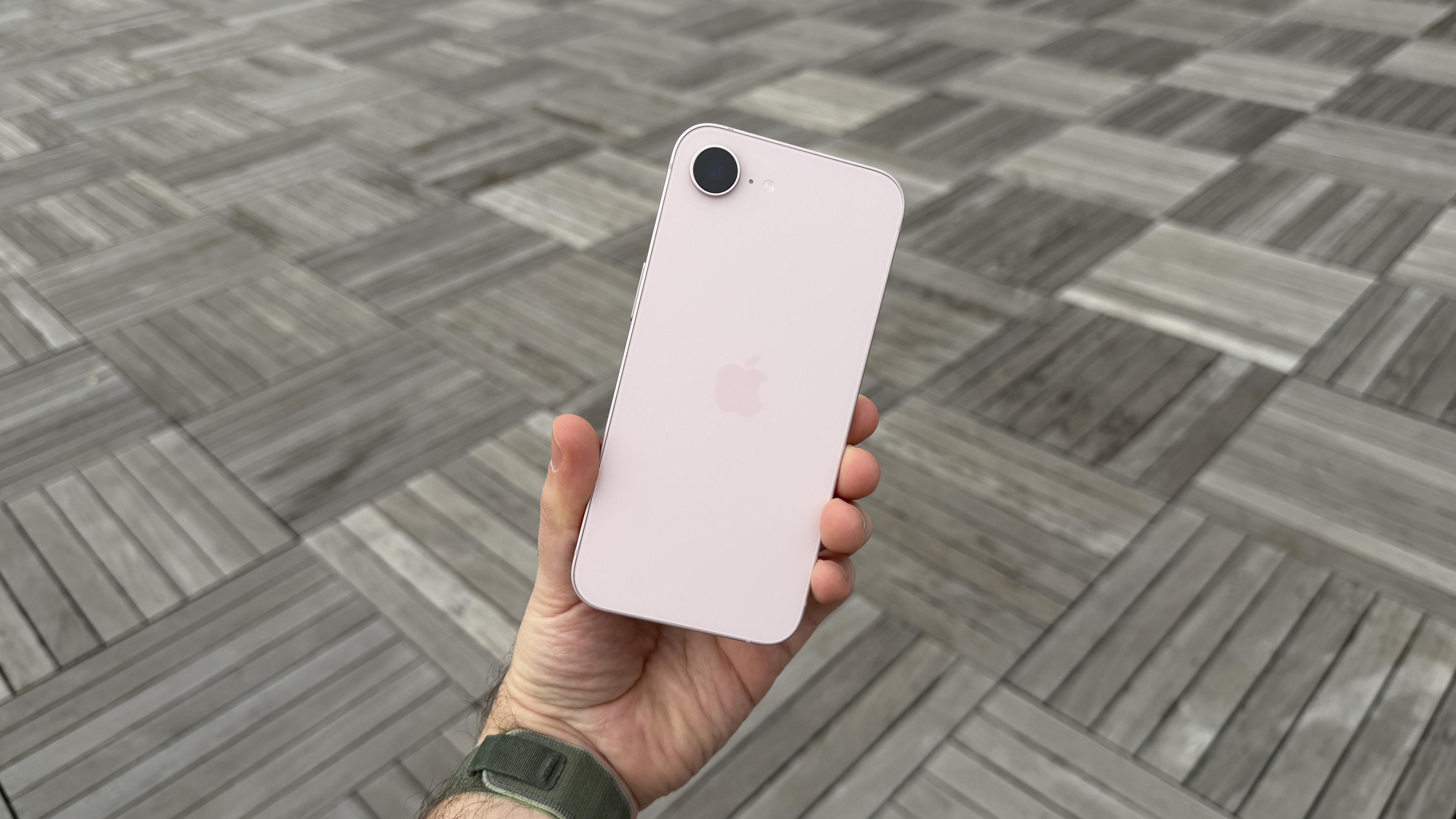 Apple iPhone 17e Review