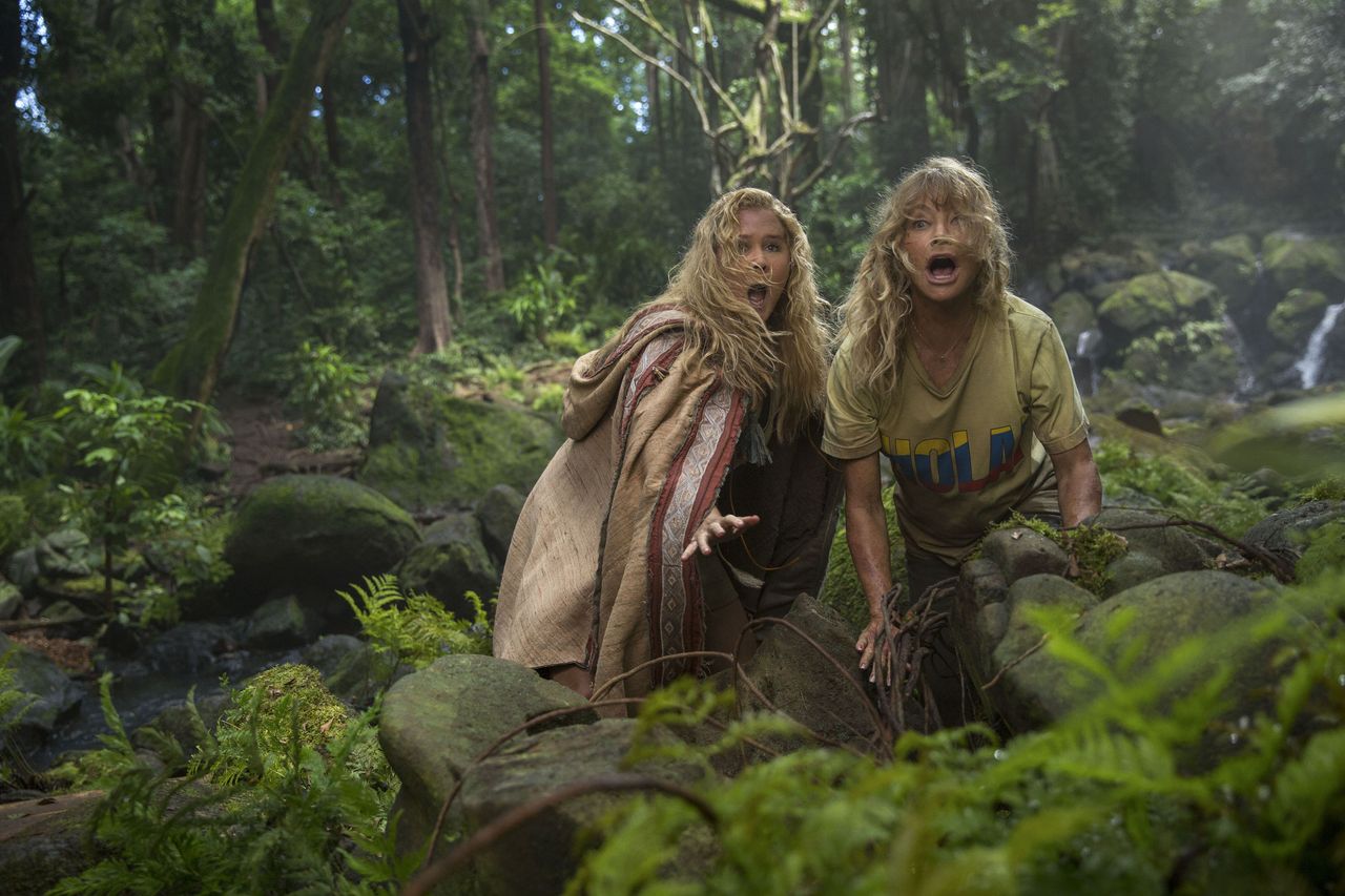 Amy Schumer and Goldie Hawn in &amp;#039;Snatched.&amp;#039;