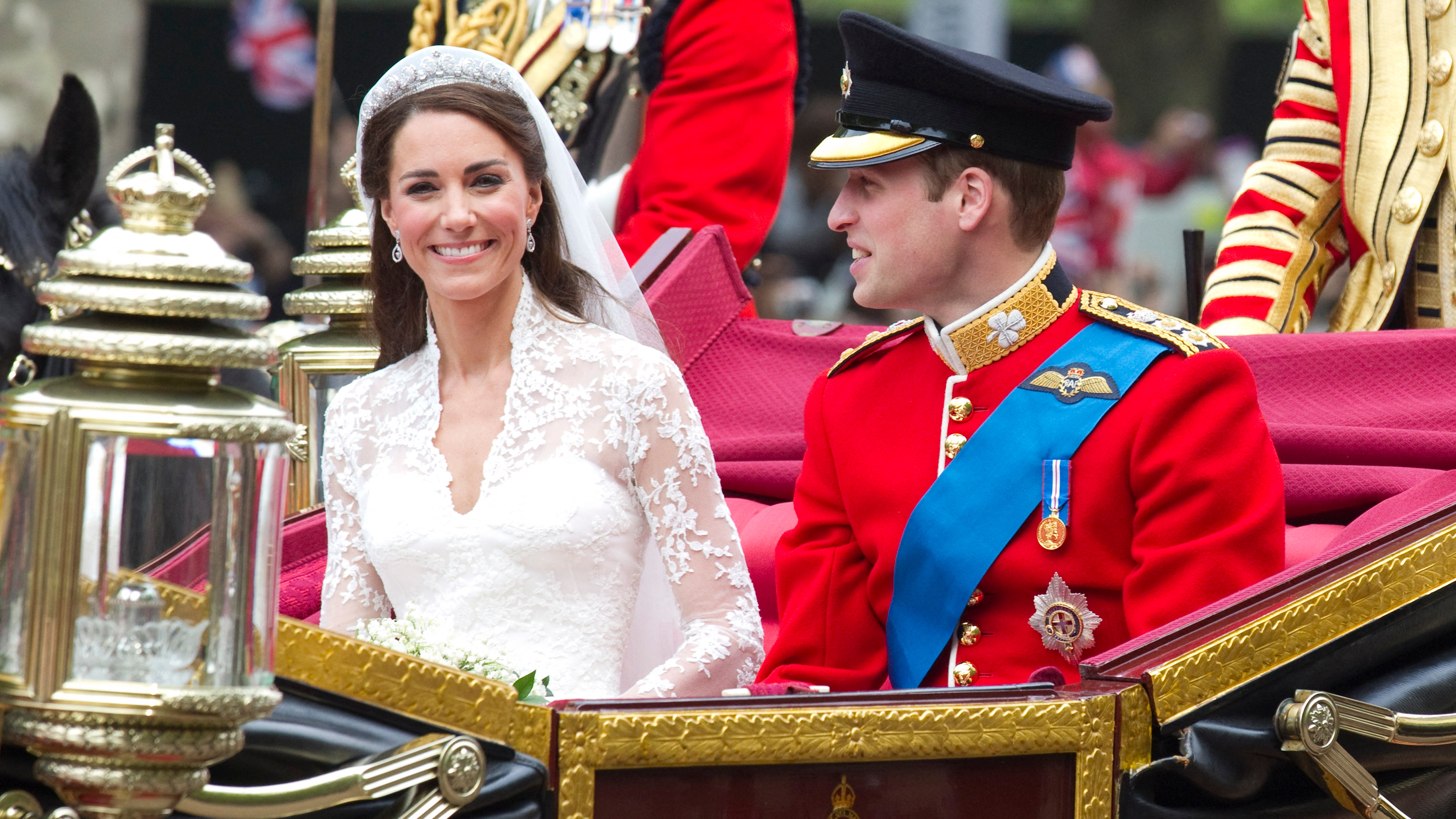 Prince William and Kate travel in the 1902 State Landau carriage on their wedding day