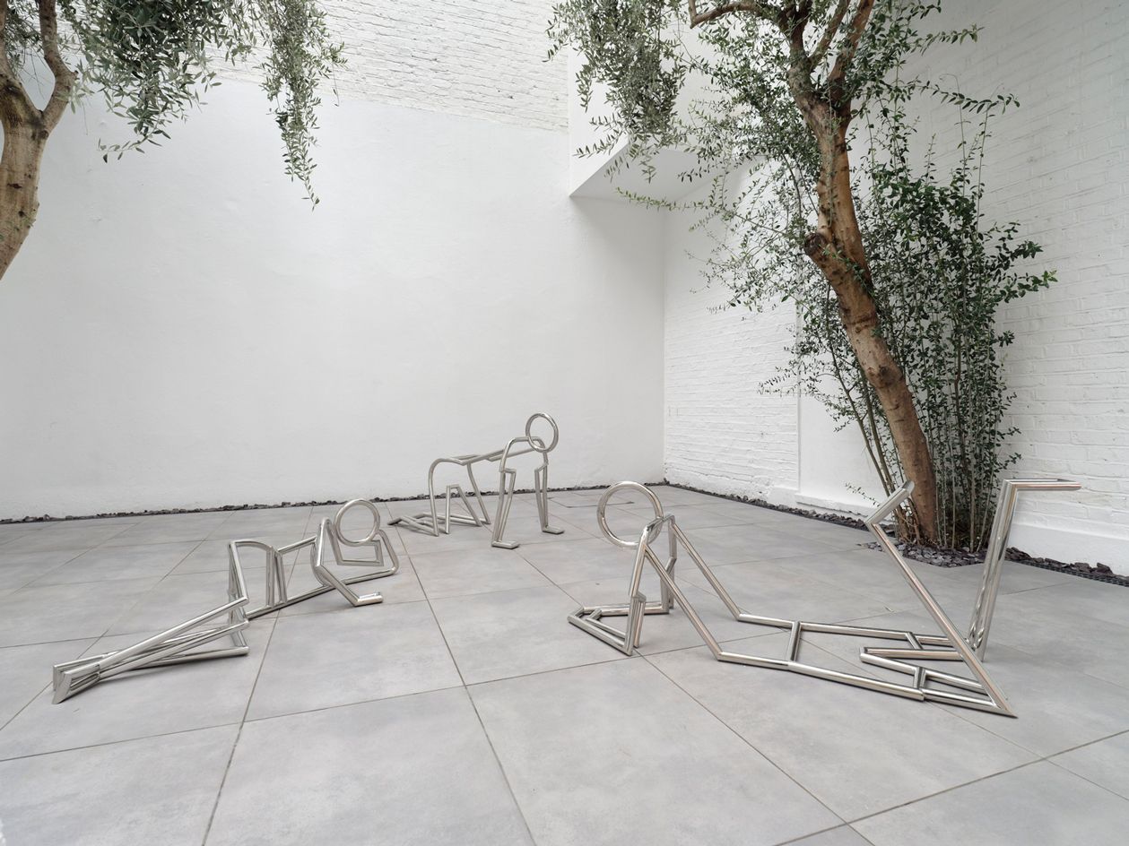 Julian Opie on VR, shuffle dancing and obsessive artwork amassing Julian Opie on VR, shuffle dancing and obsessive artwork amassing
