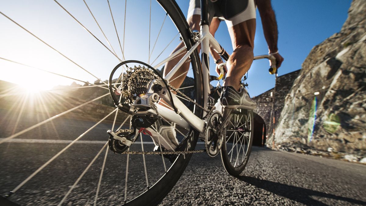 How do cycling shoes work? Image of man on bike