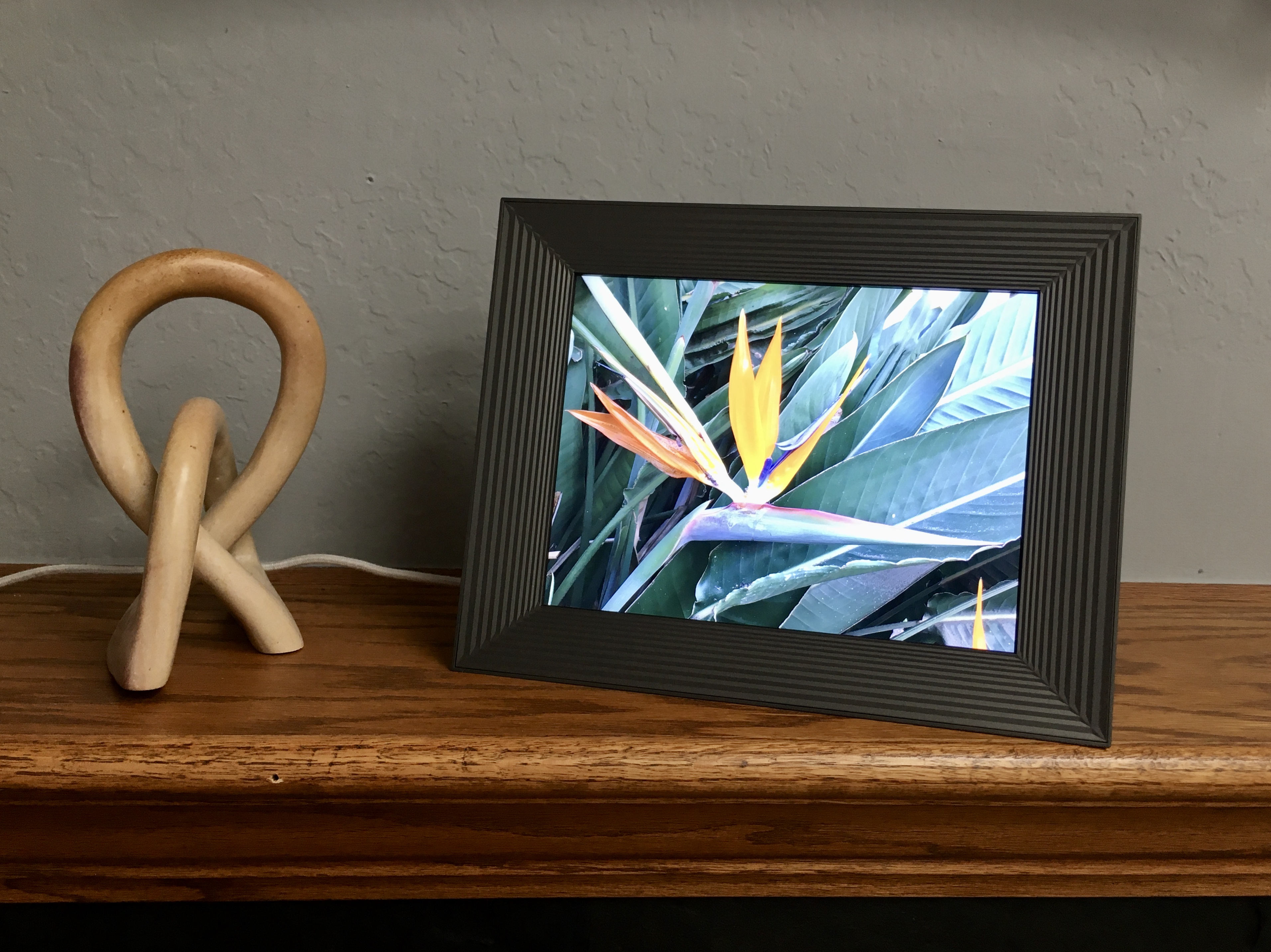 digital photo frame under