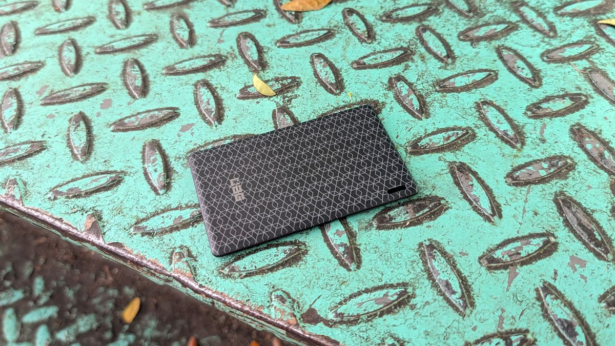 UAG Metropolis Tracker Card