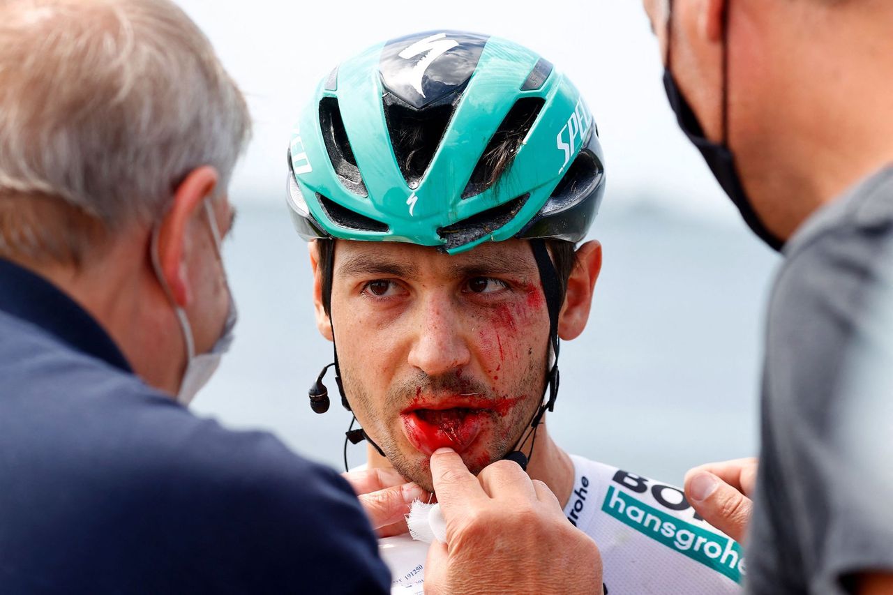 Giro d'Italia 2021 stage 15 crash