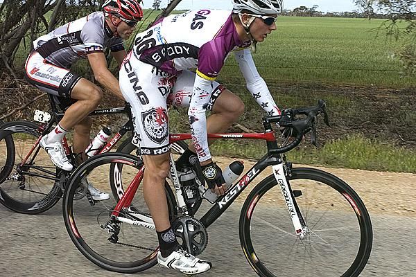 David Tanner (NSWIS) goes for the bidon with rival Jonathan Cantwell (Fly V Australia) never too far away.