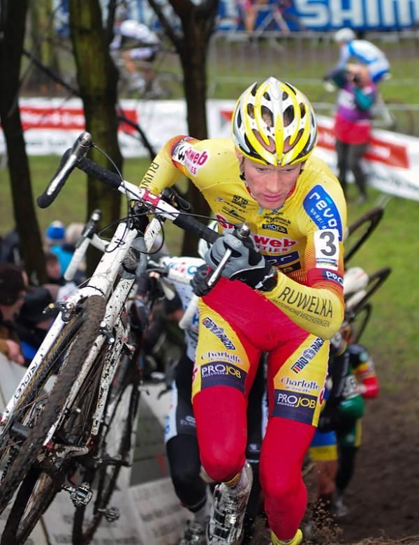Klaas Vantornout leading the race up the big run-up.