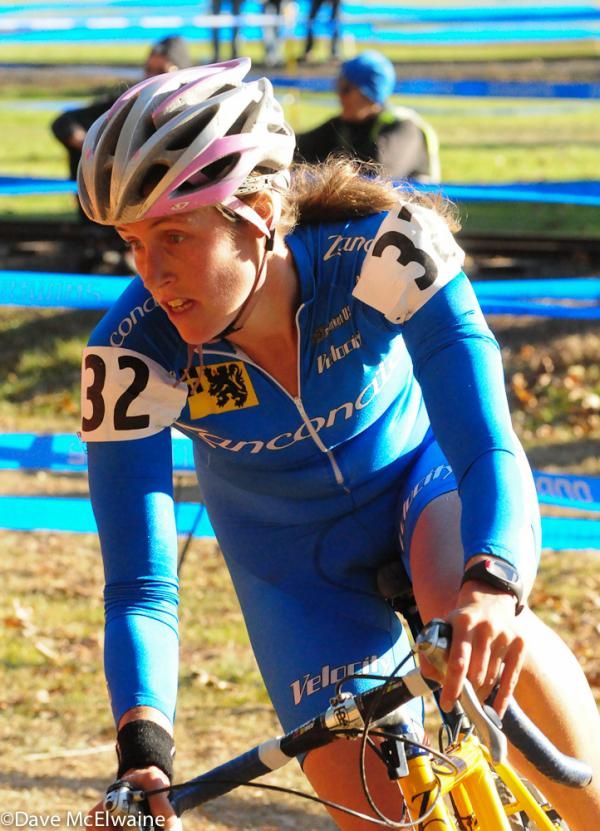 Alice Henriques (Zanconato Racing) rounding some S-Turns