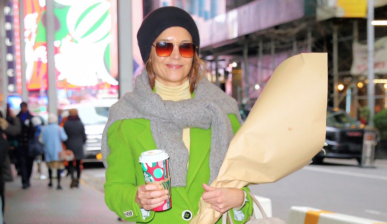 Katie Holmes visits the theatre for Our Town wearing a wicked green jacket with a Banana Republic turtleneck and jeans