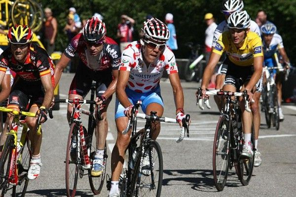 Bernhard Kohl's podium ambitions helped Evans, as the Gerolsteiner rider matched several attacks.