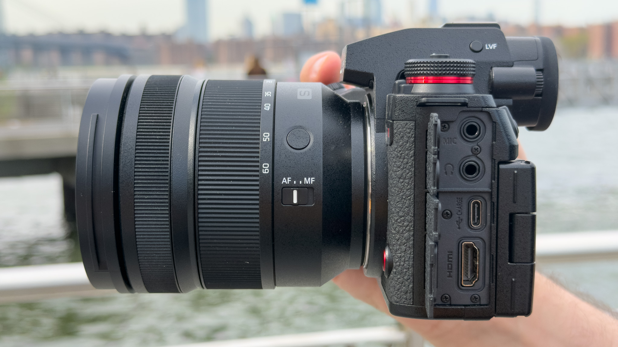 Panasonic Lumix S1R II - Ports