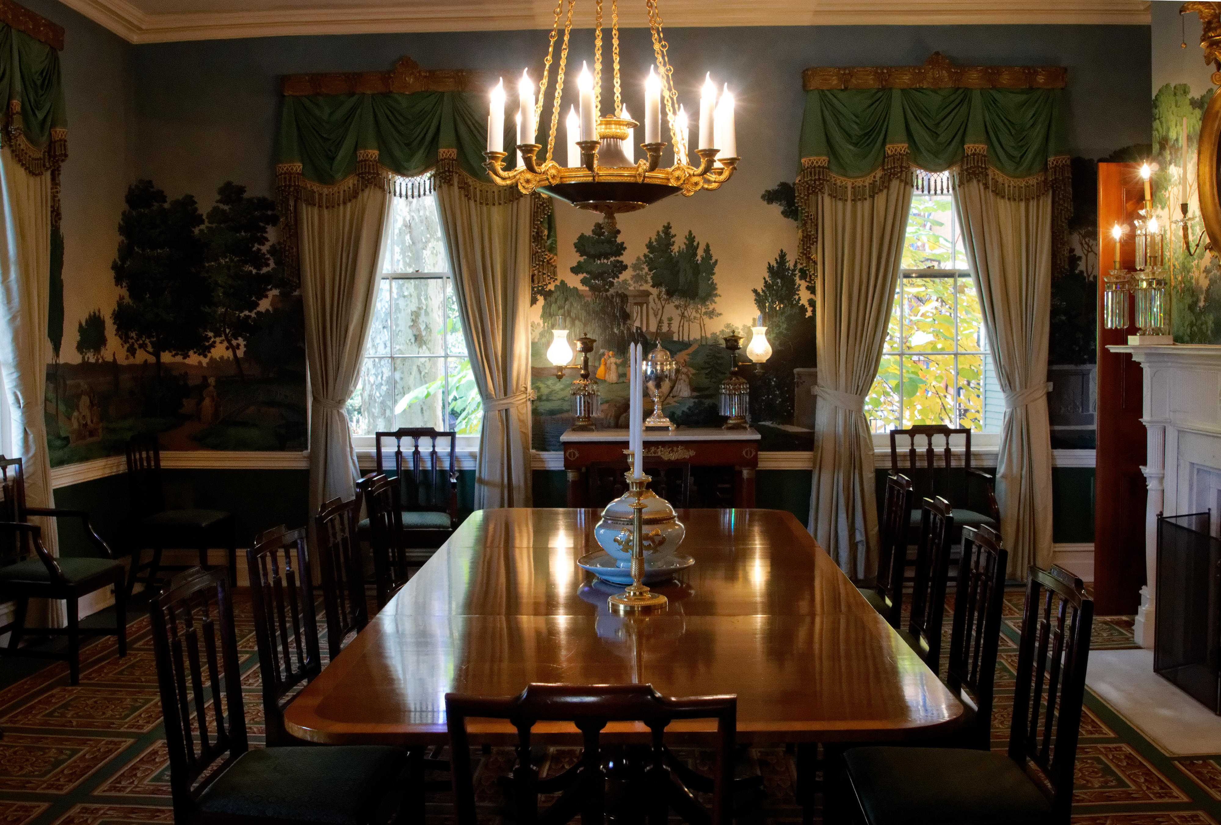 dining room at gracie mansion