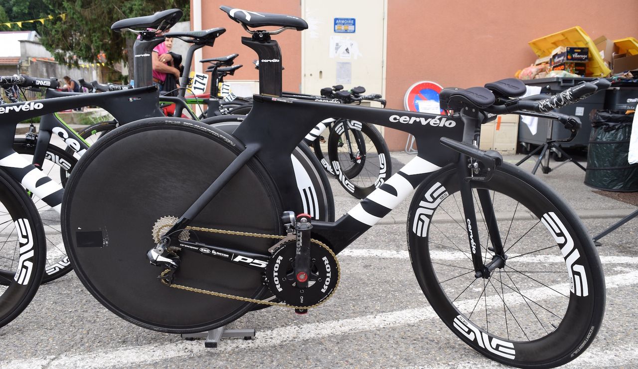 Scott Thwaites' Cervelo P5 with a HED Jet and ENVE wheel combination