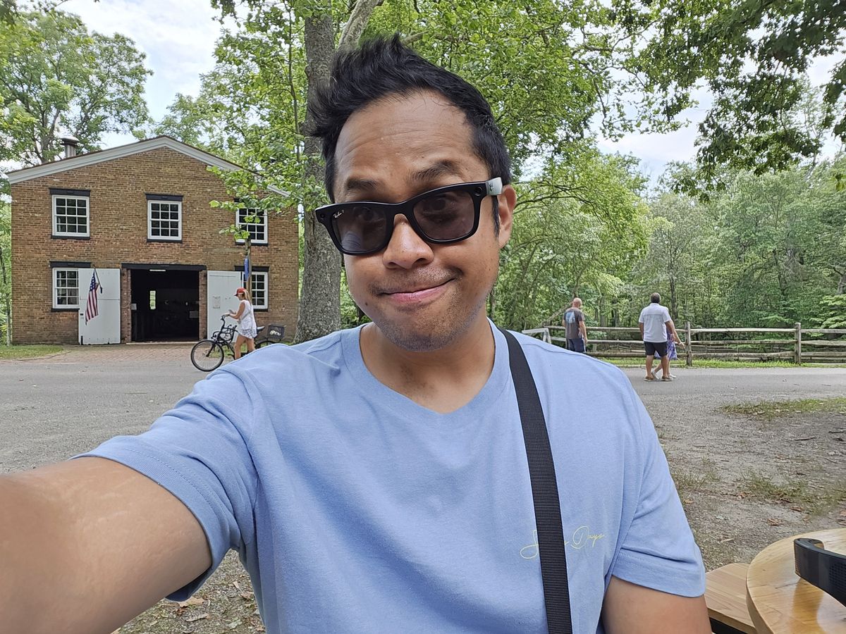 Samsung Galaxy Z Flip 6 selfie sample.