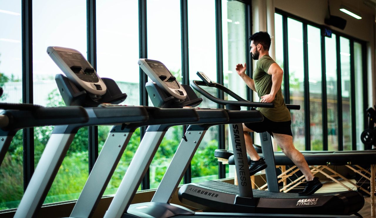 Best treadmill workout: Pictured here, a men running on a treadmill in a gym