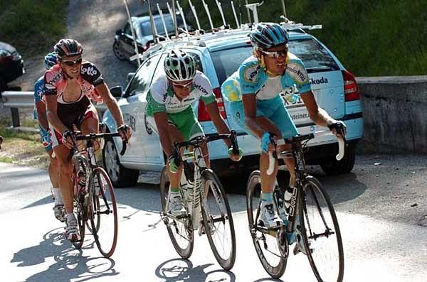 Riders coming up the final climb to Crans Montana