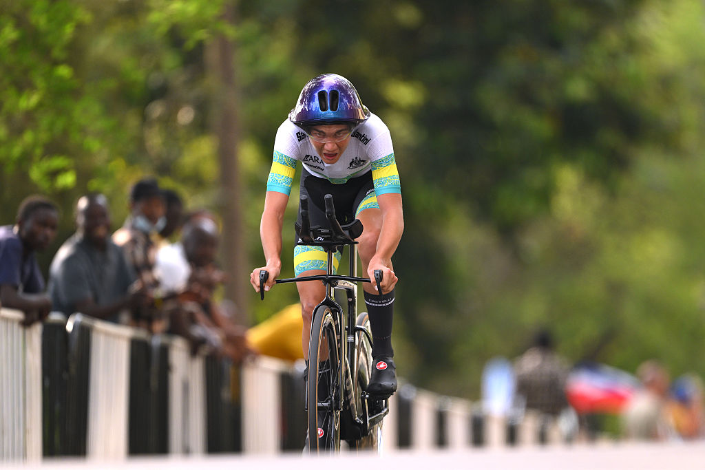 KIGALI, RWANDA - SEPTEMBER 23: Max Goold and Team Australia competes during the 98th UCI Cycling World Championships Kigali 2025 - Men Junior Individual Time Trial a 22.6km race from Kigali to Kigali on September 23, 2025 in Kigali, Rwanda. (Photo by David Ramos/Getty Images)