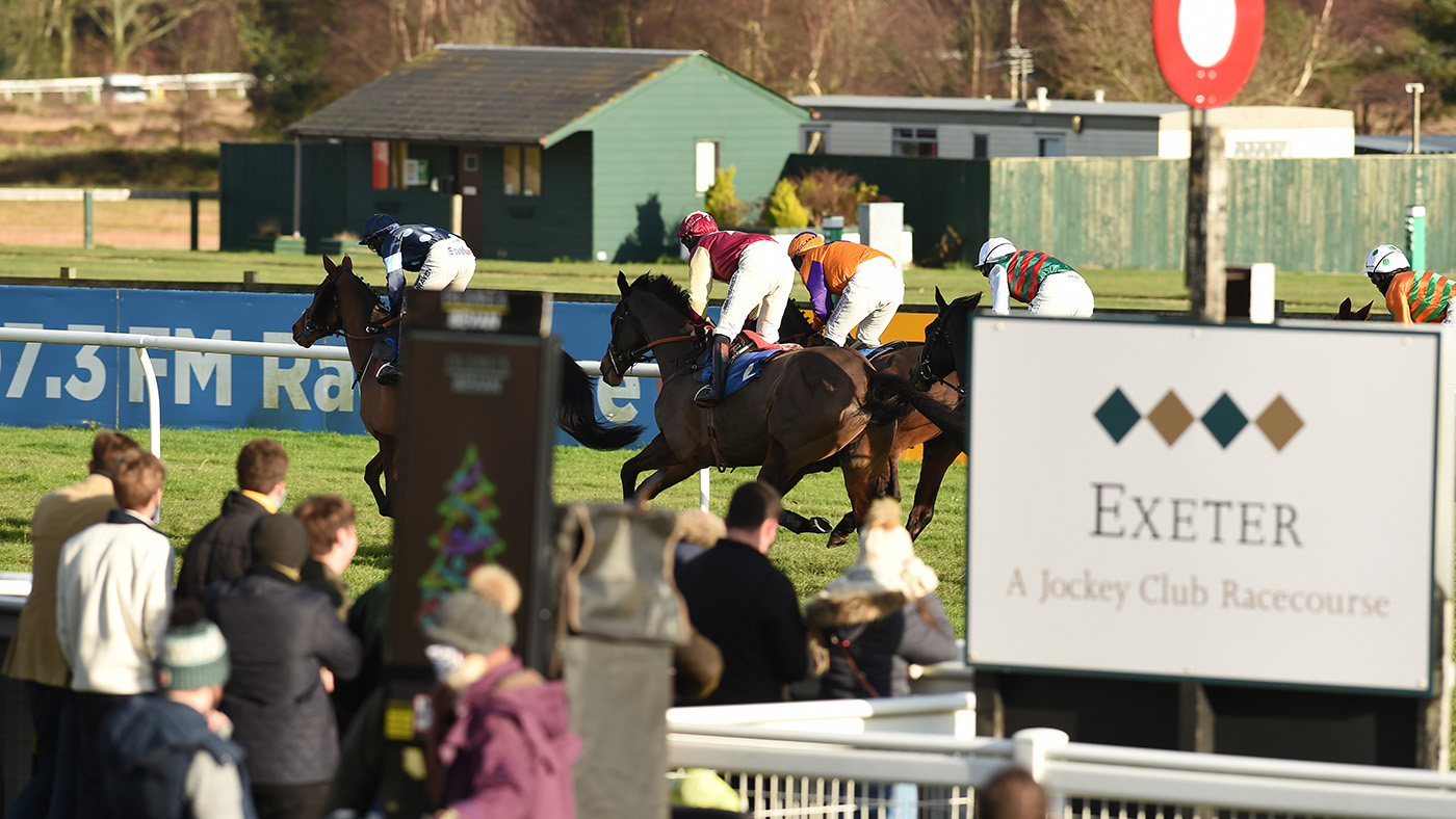 Huntsmans Jog and Paddy Brennan (centre, green and red at halfway) 1st in front of a small crowd at Exeter pic Bill Selwyn 4-12-20