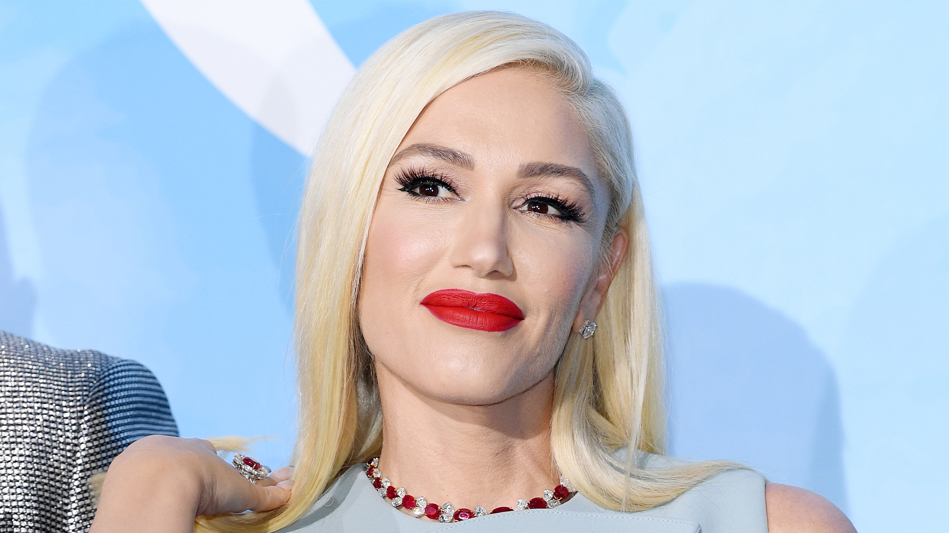 Gwen Stefani Has Just Ditched Her Trademark Blonde Hair For A Jet Black Bob Woman Home