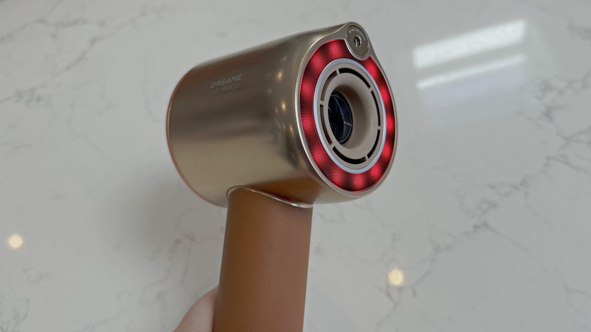 Dreame Miracle Pro with red light ring around the barrel
