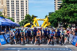 Peloton at the start of stage 3 of 2024 Women's Tour Down Under