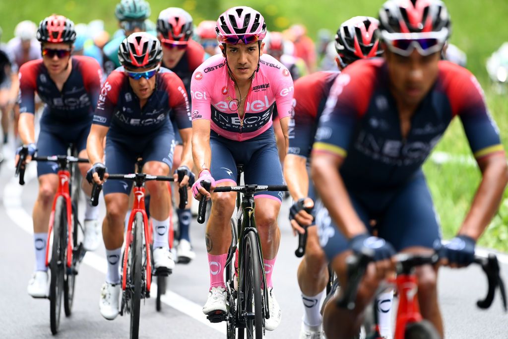 APRICA ITALY MAY 24 Richard Carapaz of Ecuador and Team INEOS Grenadiers Pink Leader Jersey competes during the 105th Giro dItalia 2022 Stage 16 a 202km stage from Sal to Aprica 1173m Giro WorldTour on May 24 2022 in Aprica Italy Photo by Tim de WaeleGetty Images