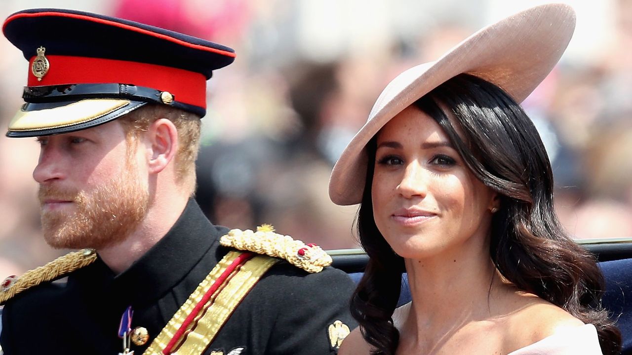 Hat, Headgear, Fashion accessory, Uniform, Tradition, Smile, Gesture, 