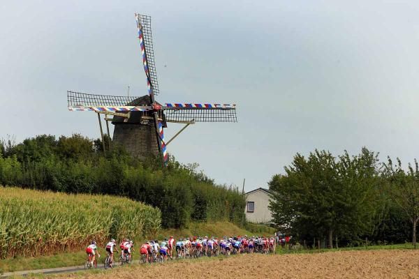 The junior women's peloton