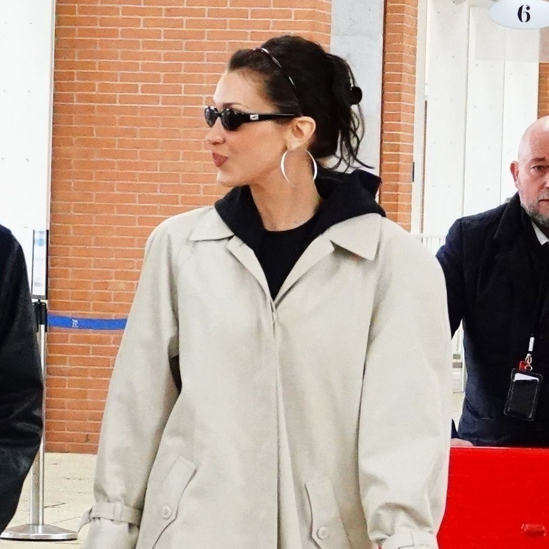 Spotted at the Airport in Italy: The Easy Outfit That Makes a Hoodie Look Elegant