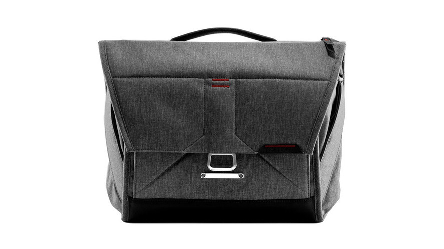 Best camera bags and cases: Peak Design Everyday Messenger 13 V2