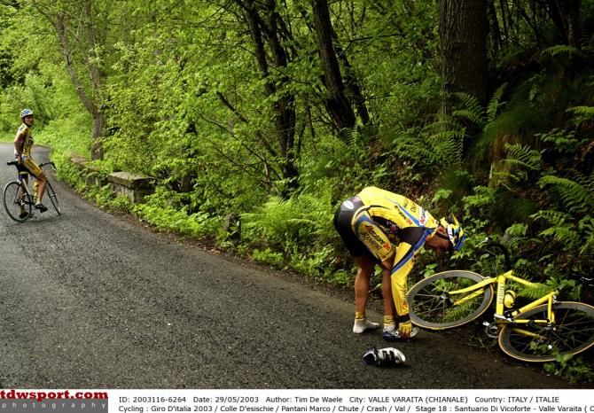 Marco Pantani regroups after crashing during the 2003 Giro d'Italia