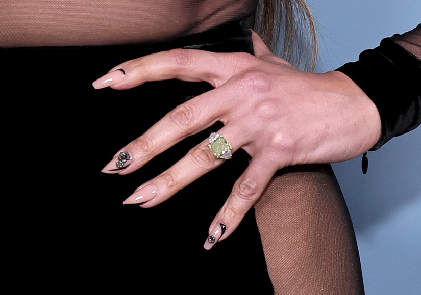 ring - Jennifer Lopez