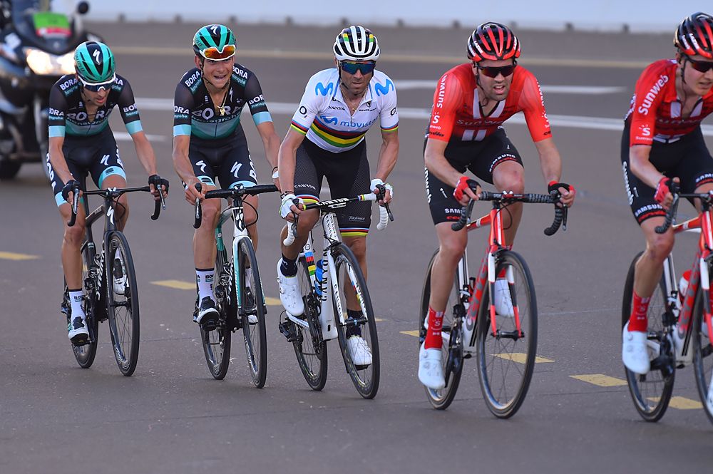 Alejandro Valverde (Movistar) sits on Tom Dumoulin's wheel at stage 3 UAE Tour