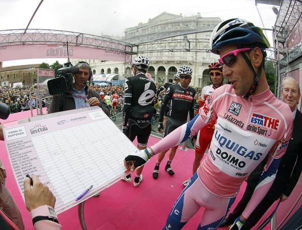 Vincenzo Nibali signs in for stage five.