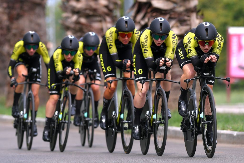 GROSSETO ITALY SEPTEMBER 11 Annemiek Van Vleuten of The Netherlands Amanda Spratt of Australia Lucy Kennedy of Australia Moniek Tenniglo of The Netherlands Sarah Roy of Australia and Grace Brown of Australia and Team Mitchelton Scott during the 31st Giro dItalia Internazionale Femminile 2020 Stage 1 a 168km Team Time Trial from Grosseto to Grosseto TTT GiroRosaIccrea GiroRosa on September 11 2020 in Grosseto Italy Photo by Luc ClaessenGetty Images